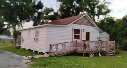 Quaint 3-bedroom house with AC in charming Plant City