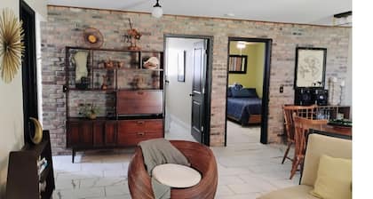 Quaint 3-bedroom house with AC in charming Plant City