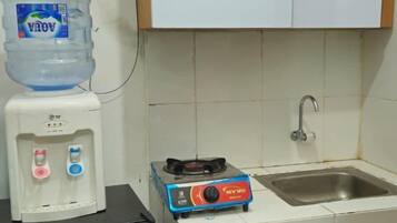 Basic Apartment, Balcony, Mountain View | Private kitchenette | Mini-fridge