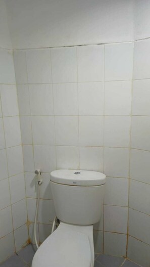 Basic Apartment, Balcony, Mountain View | Bathroom - Apartement Gunung Putri Square WhiteBox (Gunung Putri)