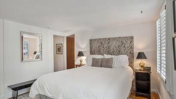 2 slaapkamers, een strijkplank/strijkijzer, reisbedje, wifi