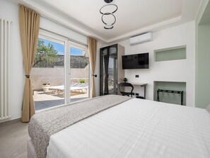 Luksus-lejlighed - havudsigt | Skrivebord, arbejdsområde til bærbare computere, mørklægningsgardiner