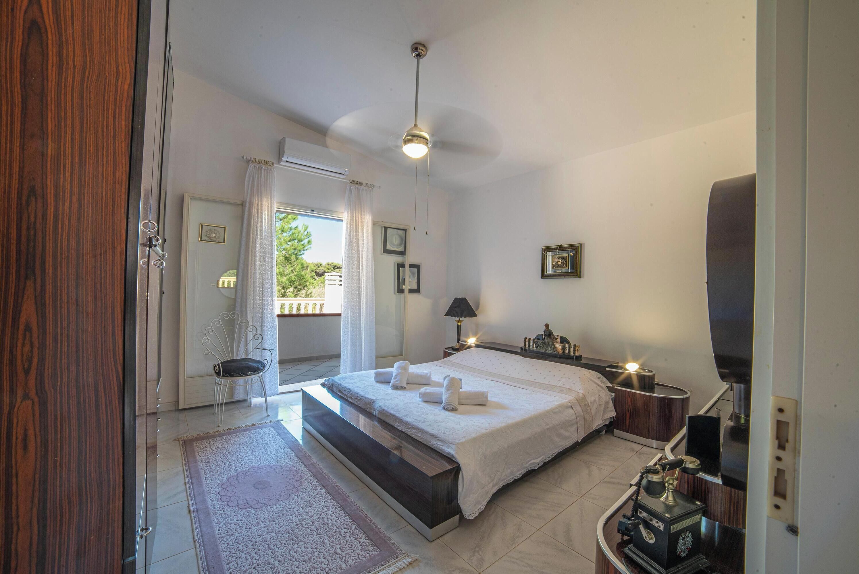 2 bedrooms, bed sheets