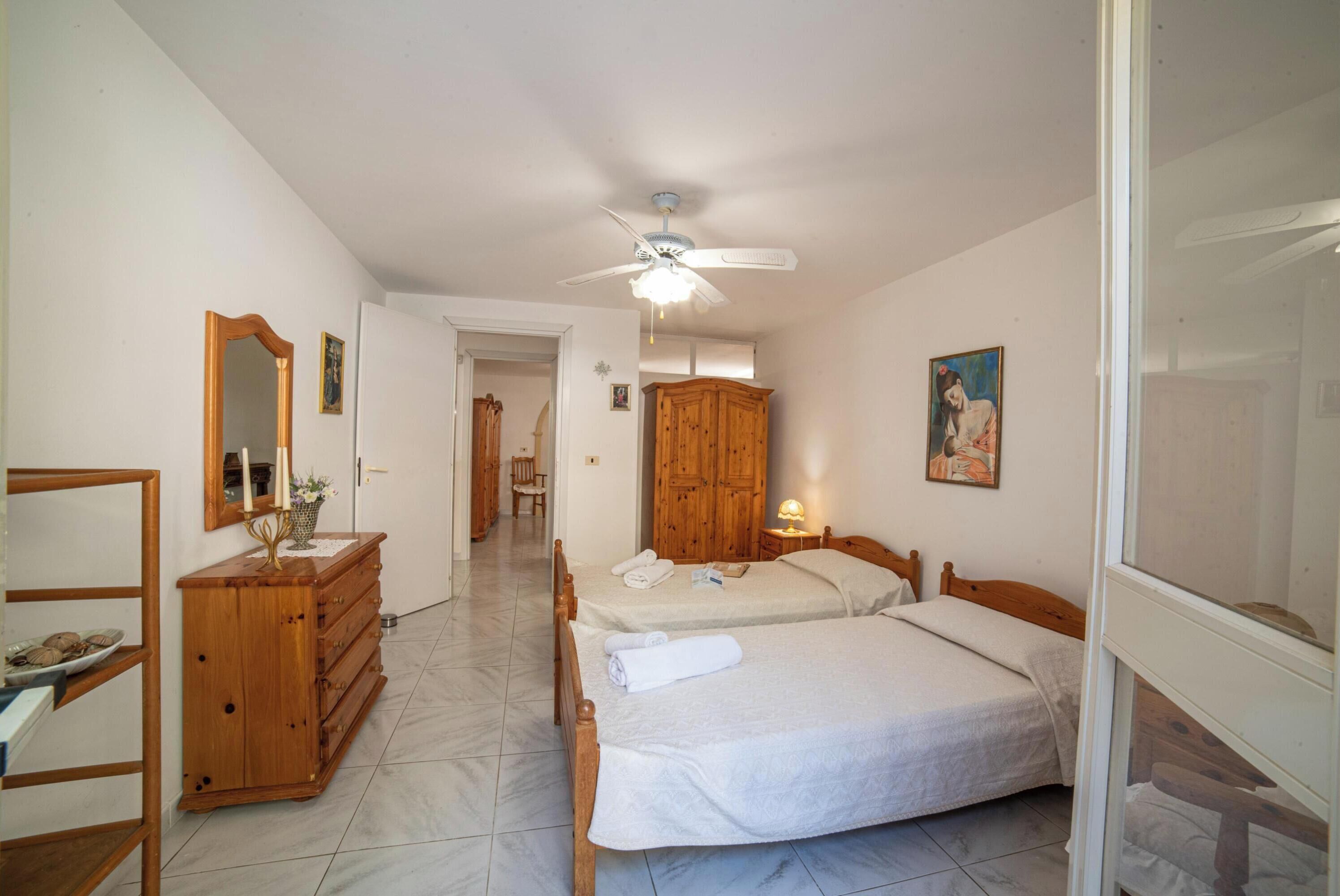 Rumah Standar, beberapa kamar (Villa Calò 1 200 meters from Sea) | 2 kamar tidur dan seprai linen
