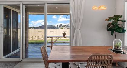 Casa de Soleil - New Modern Home Central Location