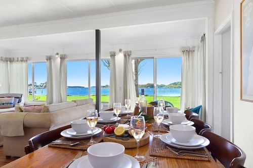 Noddy`s Charming Waterfront Cottage