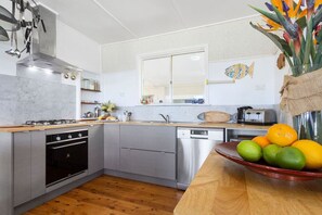 Fridge, microwave, oven, stovetop - Noddy`s Charming Waterfront Cottage (Greenwell Point)