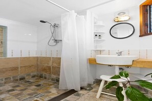 Hair dryer, towels - Noddy's | Absolute Waterfront | Boat Parking (Greenwell Point)