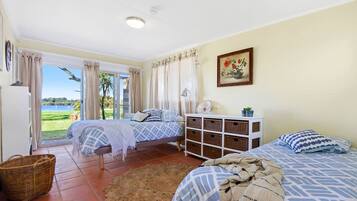 2 bedrooms, desk, iron/ironing board, WiFi