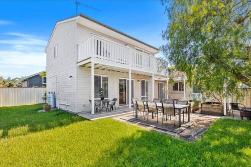 Great Family & Pet Friendly Home - Walk to Beach