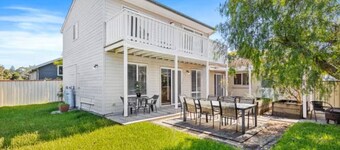 Great Family & Pet Friendly Home - Walk to Beach
