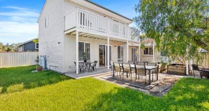 Great Family & Pet Friendly Home - Walk to Beach