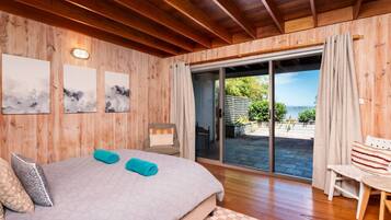 4 bedrooms, WiFi, bed sheets