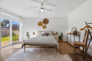 5 bedrooms, WiFi, bed sheets