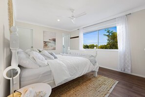 5 bedrooms, WiFi, bed sheets