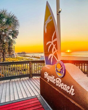 Beach/ocean view - 5 blocks to beach, family-pet friendly golf condo
near pools and top attractions (Myrtle Beach)