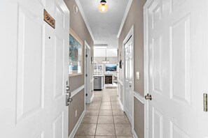 Interior - Bright Myrtlewood Condo - One Mile to Beach and Broadway with Pools and Golf (Myrtle Beach)