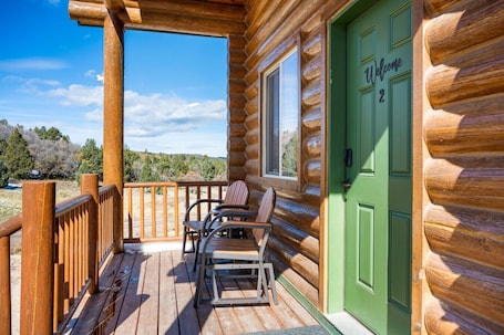 Property grounds. Bryce & Zion Cozy Retreat / Starlit Hot Tub