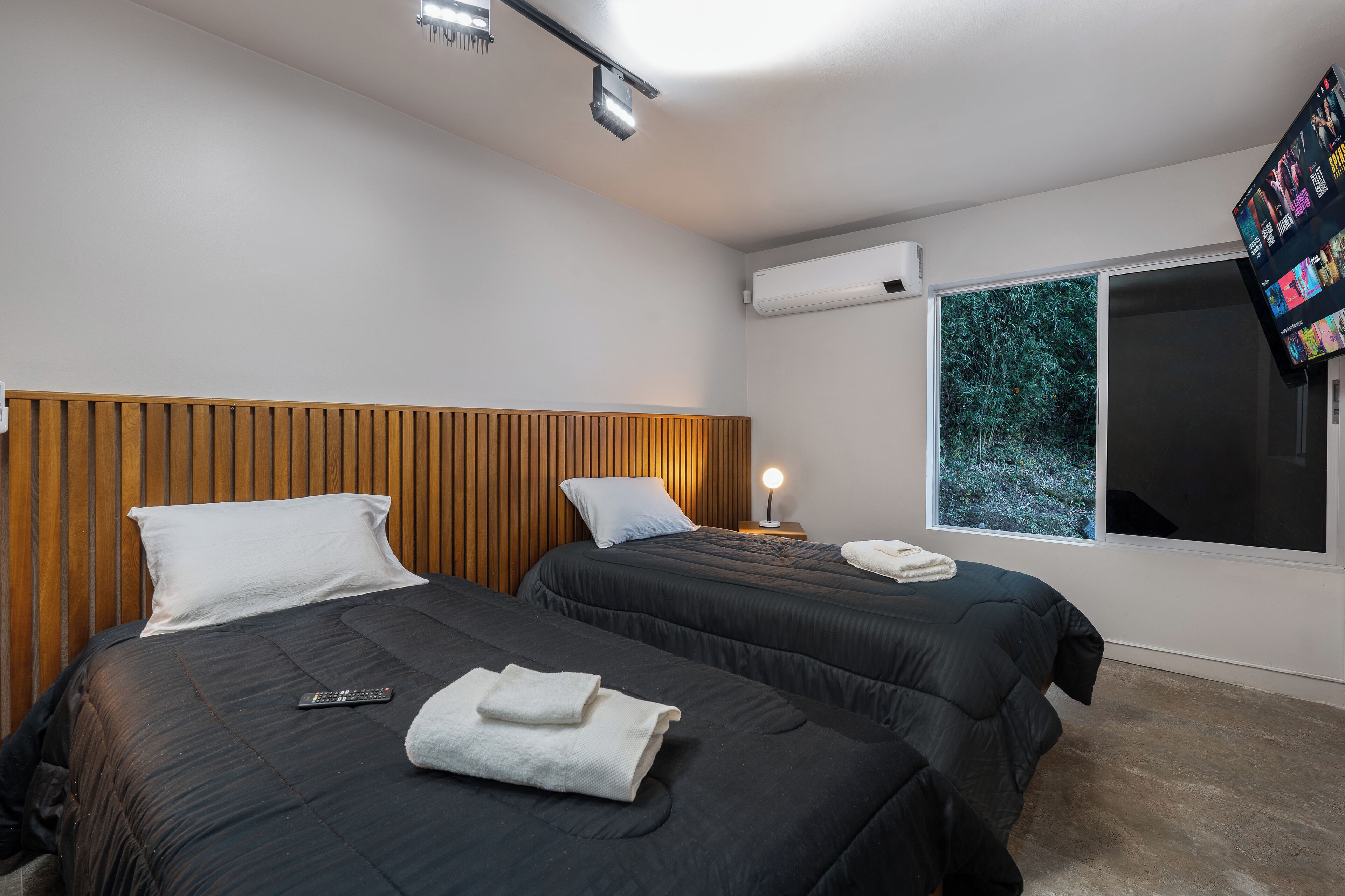 5 Schlafzimmer, Zimmersafe, Bügeleisen/Bügelbrett, WLAN