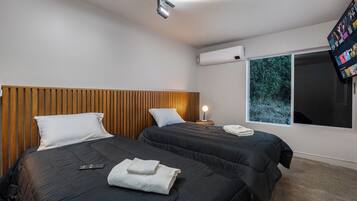 5 Schlafzimmer, Zimmersafe, Bügeleisen/Bügelbrett, WLAN