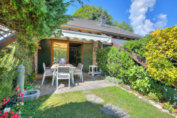 Standard Townhome, 3 Bedrooms, 2 Bathrooms (The Green Emerald Family Retreat) | Outdoor dining
