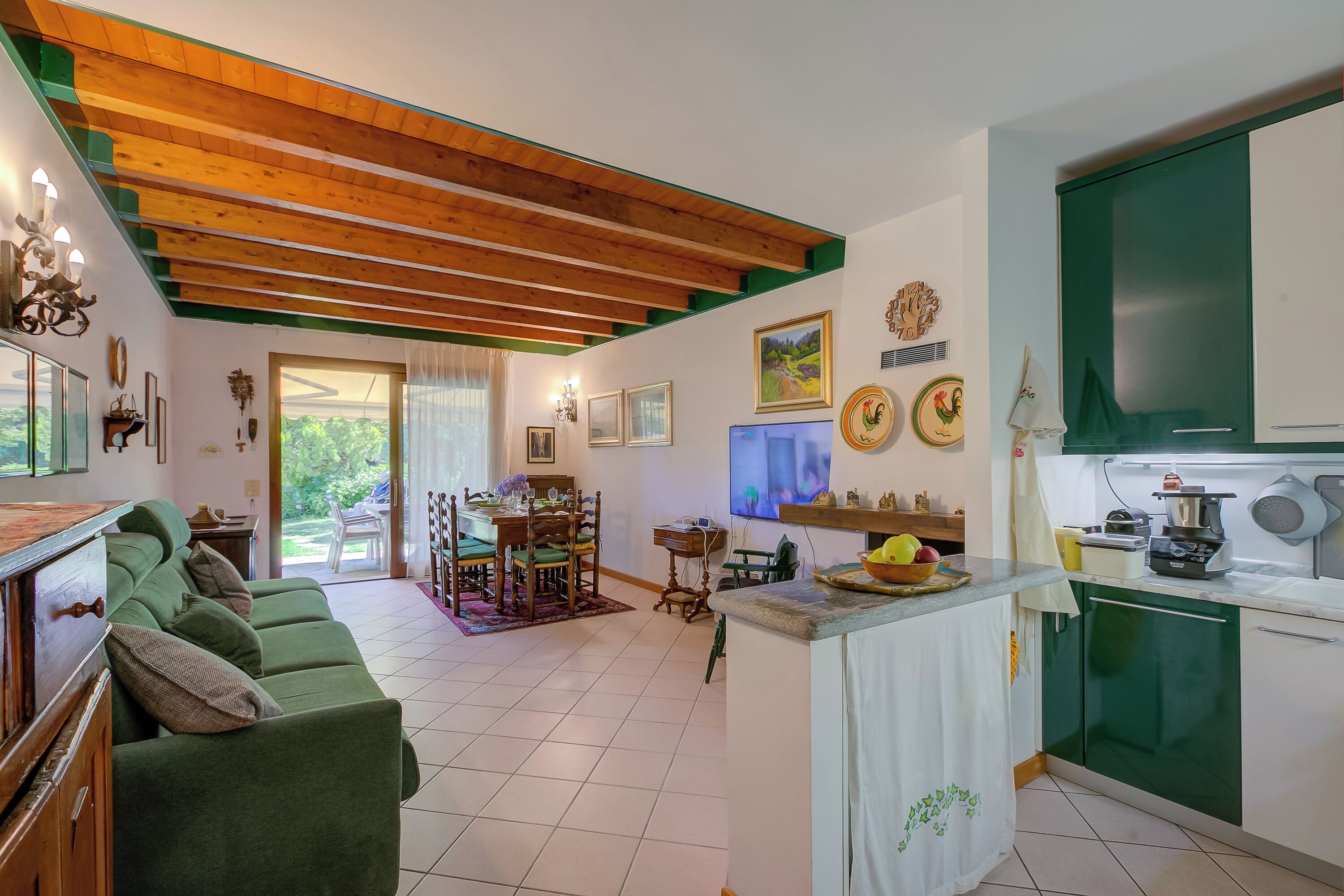 Nhà liên kế Tiêu chuẩn, 3 phòng ngủ, 2 phòng tắm (The Green Emerald Family Retreat) | Khu phòng khách | Smart TV 