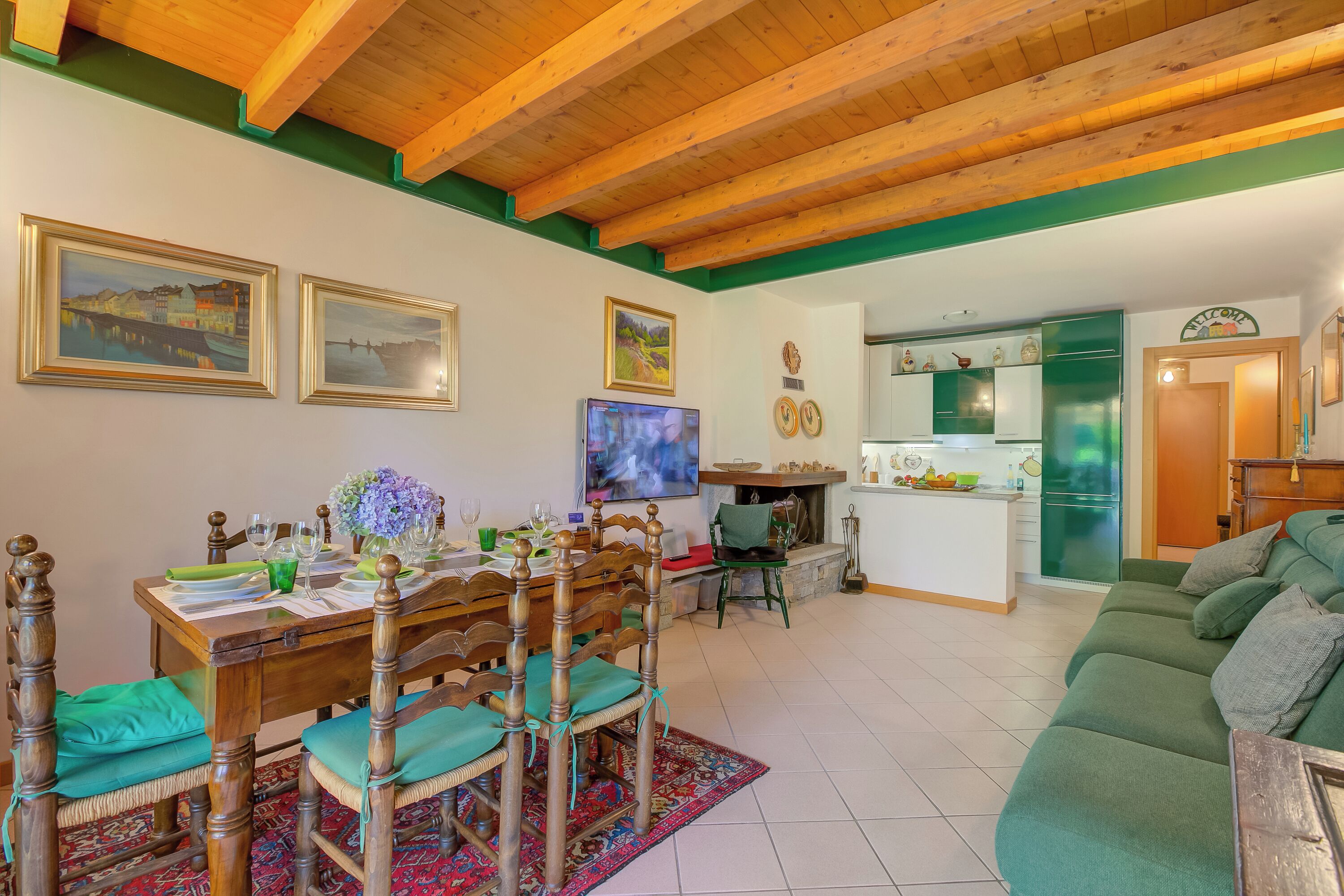 Townhouse Standar, beberapa kamar, 2 kamar mandi (The Green Emerald Family Retreat) | Area keluarga | Smart TV 21-inci dengan saluran TV digital dan konsol video game