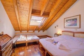 3 bedrooms, laptop workspace, iron/ironing board, free WiFi