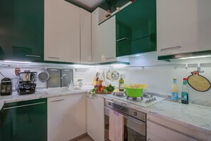 Fridge, microwave, oven, stovetop - The Green Emerald Family Retreat (Gignese)