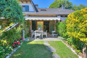 Outdoor dining - The Green Emerald Family Retreat (Gignese)