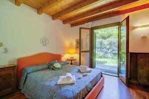 3 bedrooms, laptop workspace, iron/ironing board, free WiFi - The Green Emerald Family Retreat (Gignese)
