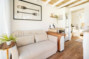 Cabin, 1 Bedroom, Patio, Garden View | Living room