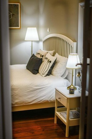 Acceso a internet y ropa de cama 