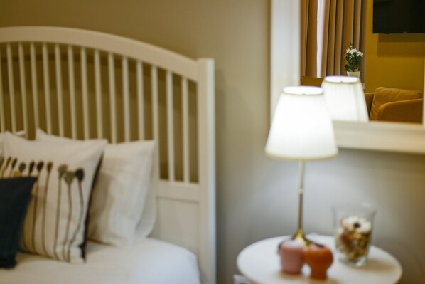 Internet, bed sheets