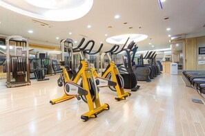 A gym with exercise equipment, including treadmills and stationary bikes, and a reception area. - Lamer Hotel & Seawater Spa Busan (Busan)