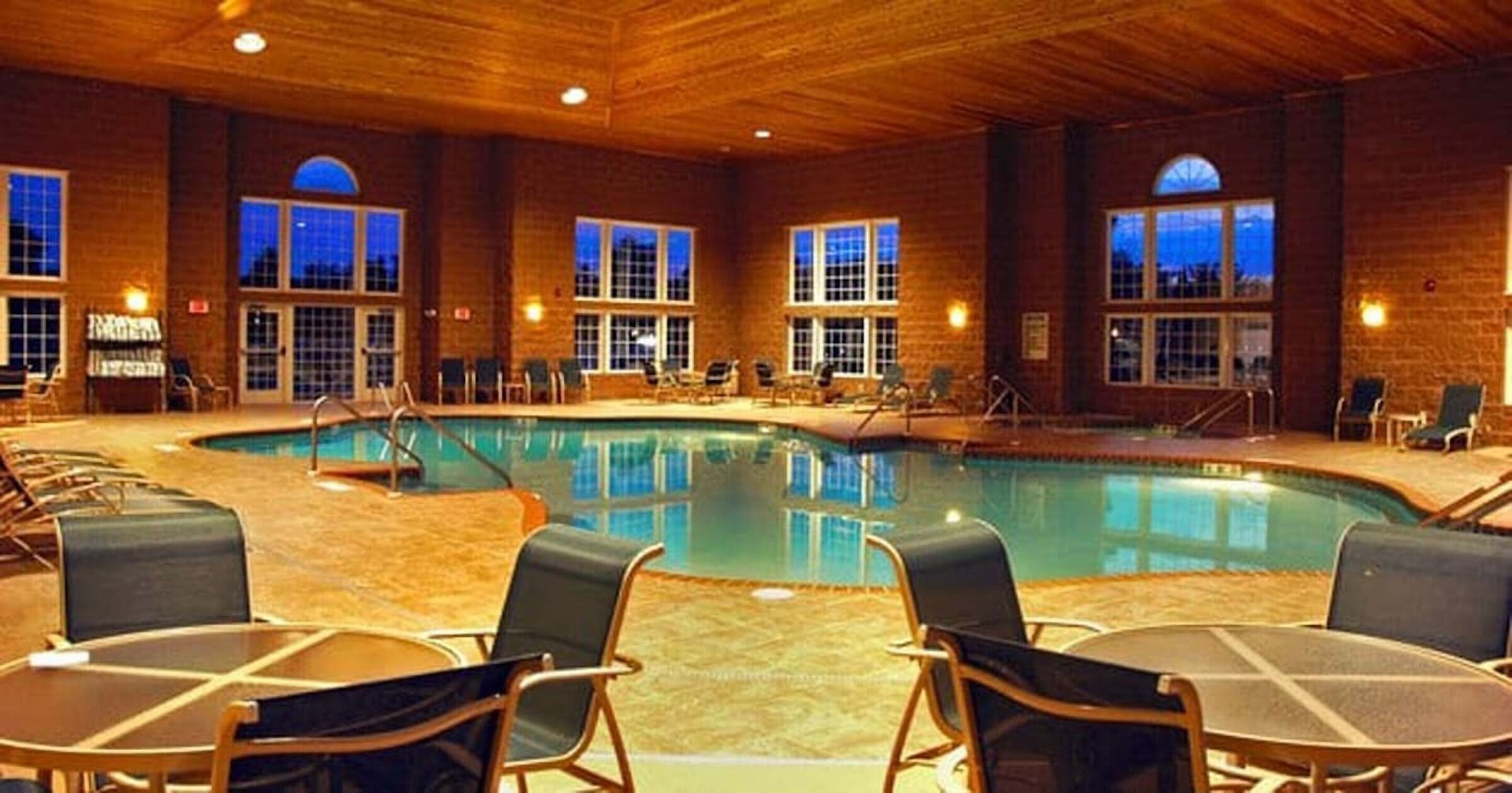 Inomhuspool och uppvärmd pool