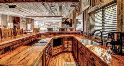 Near All-Season Trails: Lakefront Crosby Getaway!