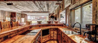 Near All-Season Trails: Lakefront Crosby Getaway!