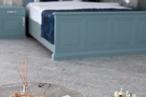 A bedroom with a bed, a bedside table, and a nightstand. - Sands of Time Apart Hotel (Baku)