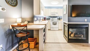 Coffee/tea maker, fridge, microwave, stovetop - 2 Mi to Bethany Beach Boardwalk! Townhome w/ Pool (Frankford)