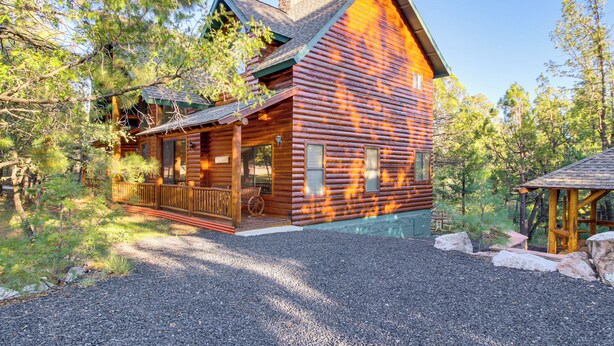 Unclassified image, 1 of 39, button - Great for Gatherings! Family Cabin in Lakeside (Lakeside)