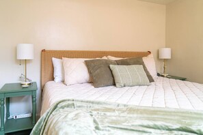 Iron/ironing board, WiFi, bed sheets