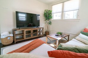 Iron/ironing board, WiFi, bed sheets - Relaxing & Central SLC Apt near Trolley Square (Salt Lake City)