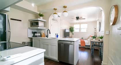 Relaxing & Central SLC Apt near Trolley Square