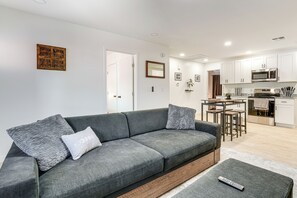 Televisión, chimenea, videojuegos, reproductor de DVD