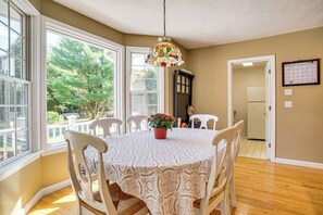 Dining - 3 Mi to Megansett Beach: Home w/ Pool & Game Room (East Falmouth)