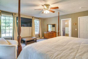 4 bedrooms, desk, iron/ironing board, travel crib - 3 Mi to Megansett Beach: Home w/ Pool & Game Room (East Falmouth)