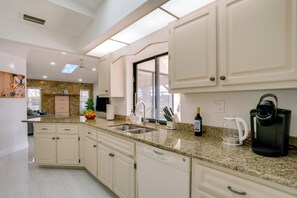 Fridge, microwave, stovetop, dishwasher
