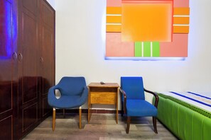 Standard Double Room | Minibar, desk, soundproofing, free WiFi - Collection O District Tan Phu - Tien Thang Hotel (Ho-Chi-Minh)