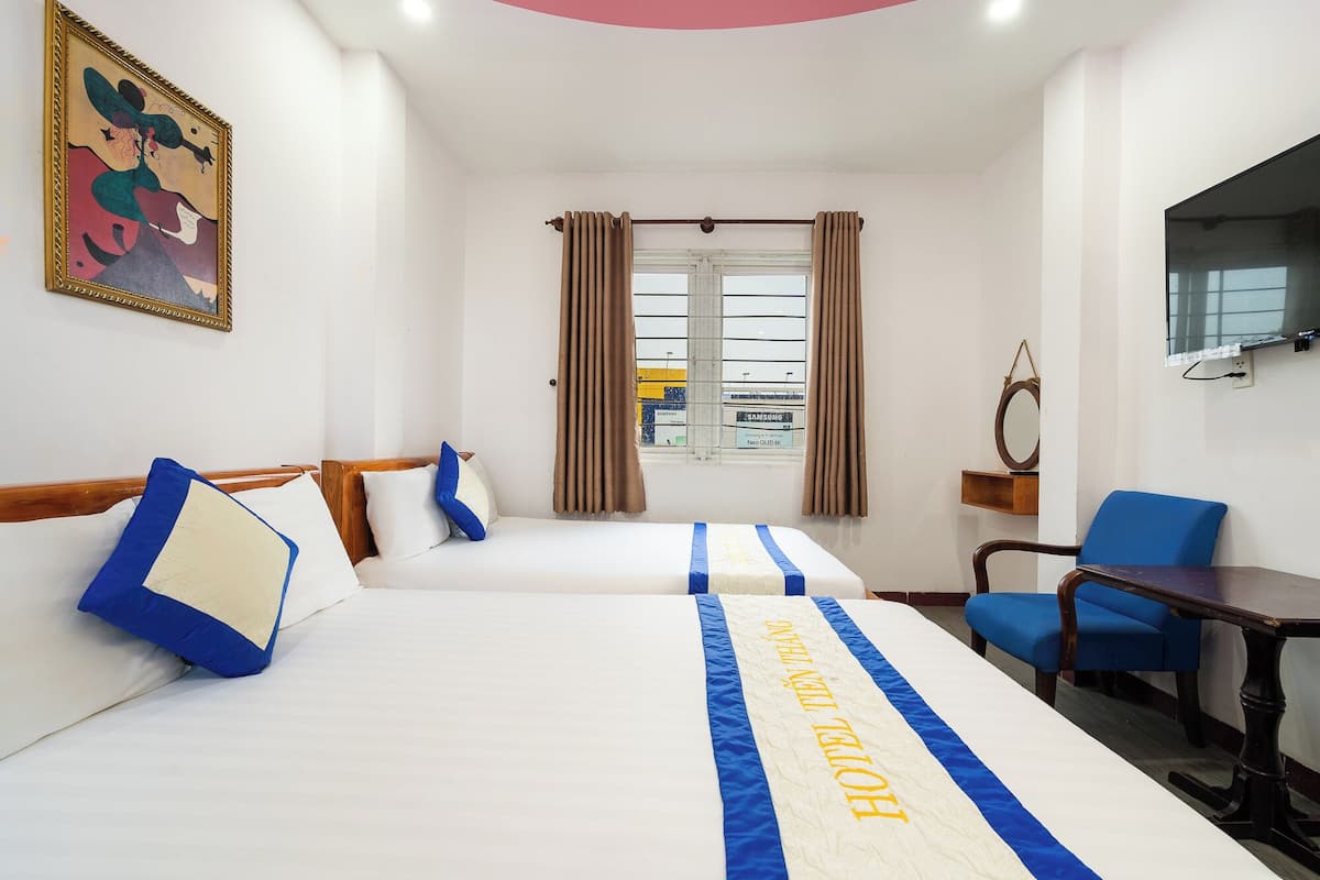 Family Room | Minibar, desk, soundproofing, free WiFi